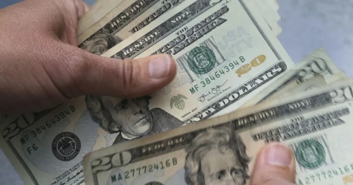 Виграв $5,8 млн у лотерею, але не отримав грошей: історія прибиральника