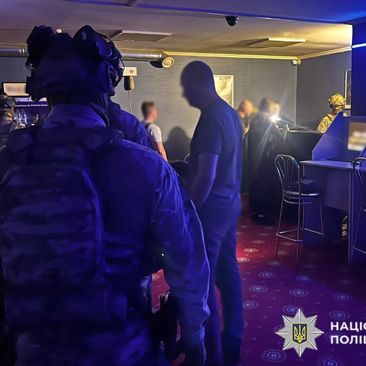 На Хмельниччині пенсіонерка влаштувала підпільне казино у підвалі