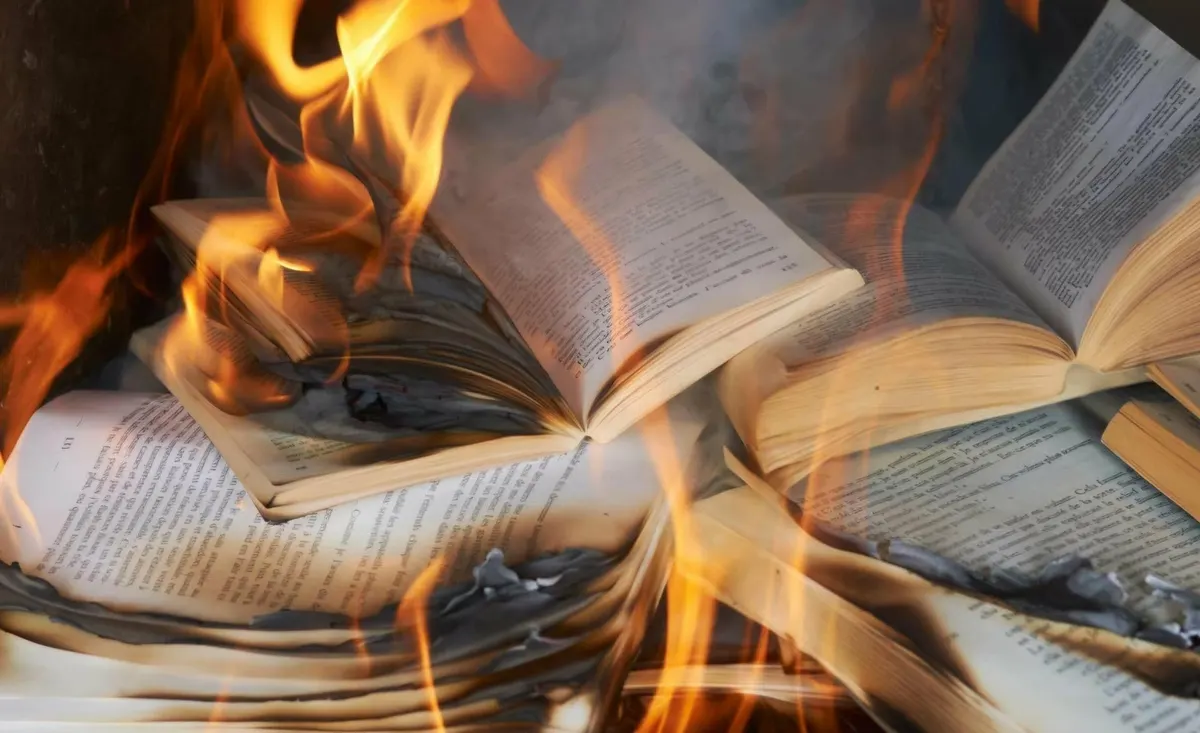 У Києві через атаку РФ згоріли книжки видавництва Vivat